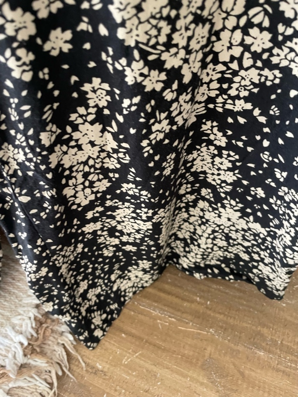 Black Floral V-Neck Wide-Leg Jumpsuit - Picture 4 of 6